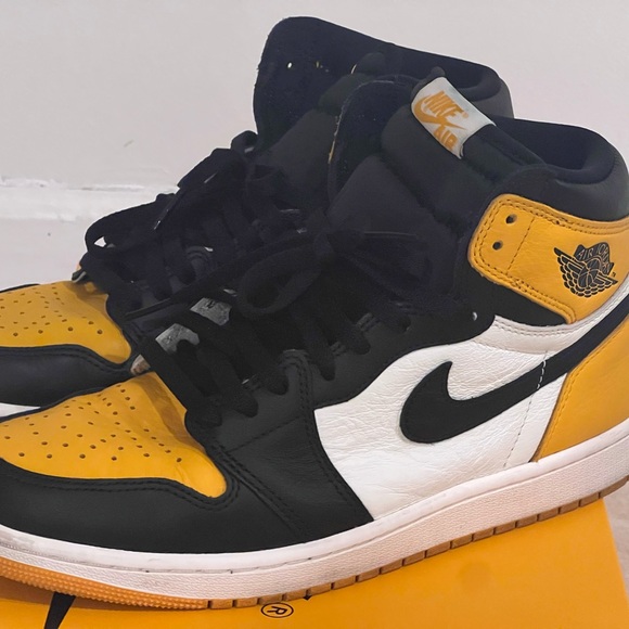 Jordan 1 Sneakers - Picture 2 of 7